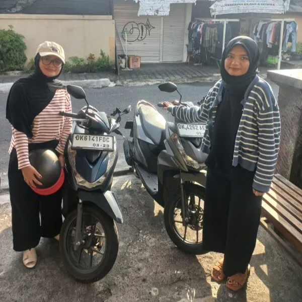 Pelanggan senang dengan motor sewaan di Bali