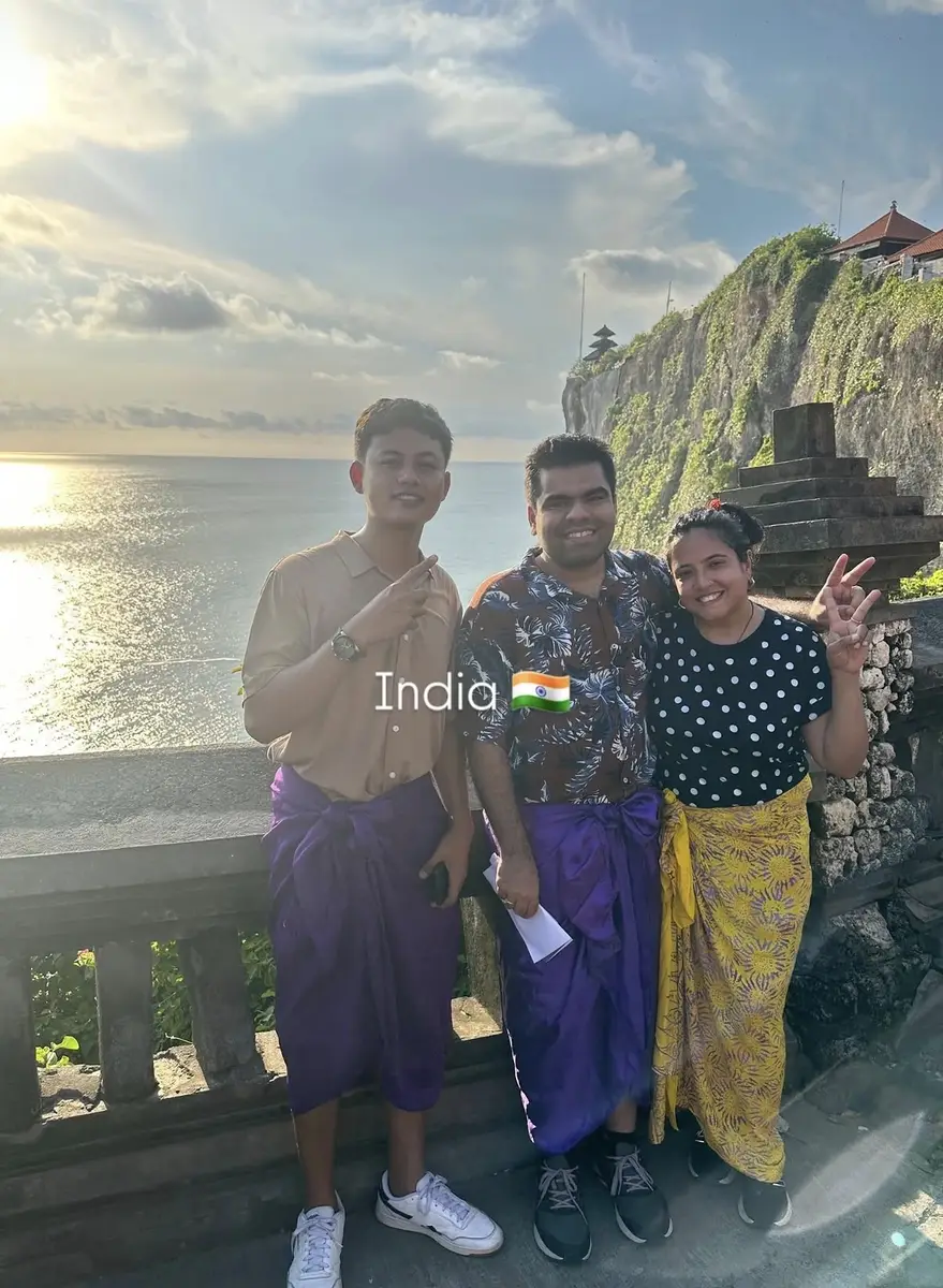 Lukman with tour guests in Bali, photo 4