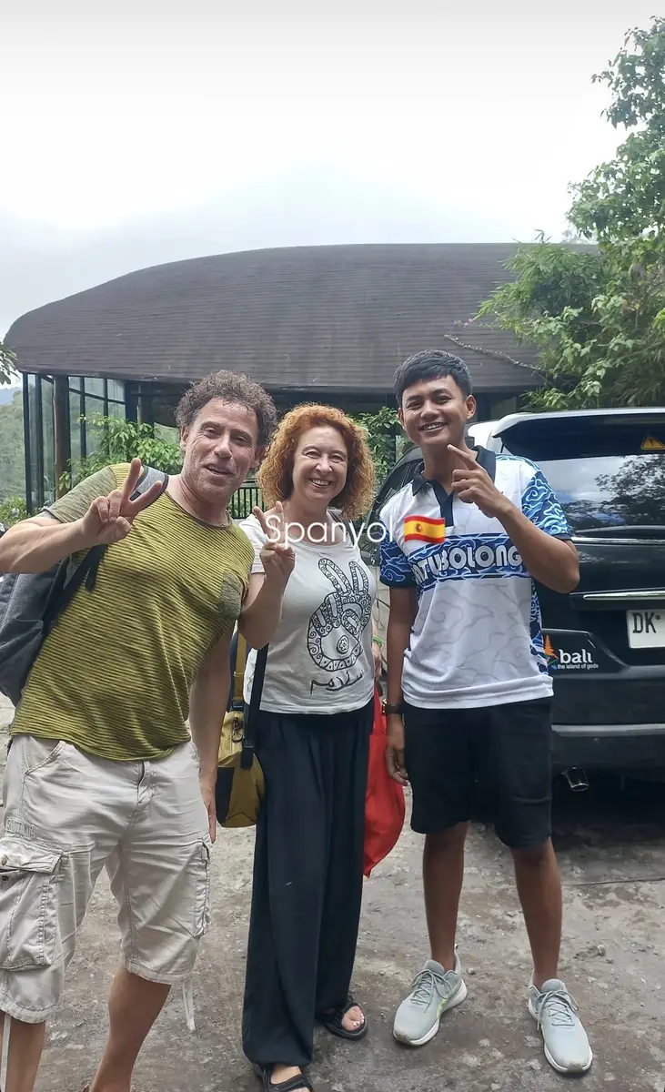 Lukman with tour guests in Bali, photo 6