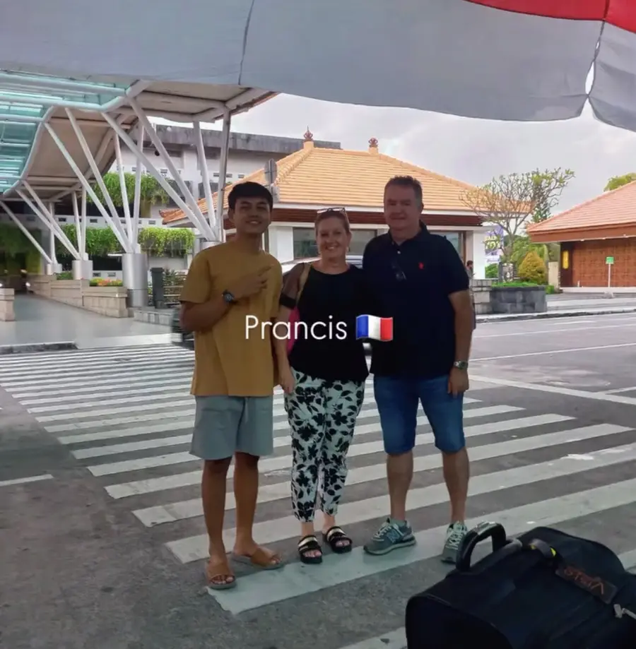Lukman with tour guests in Bali, photo 8