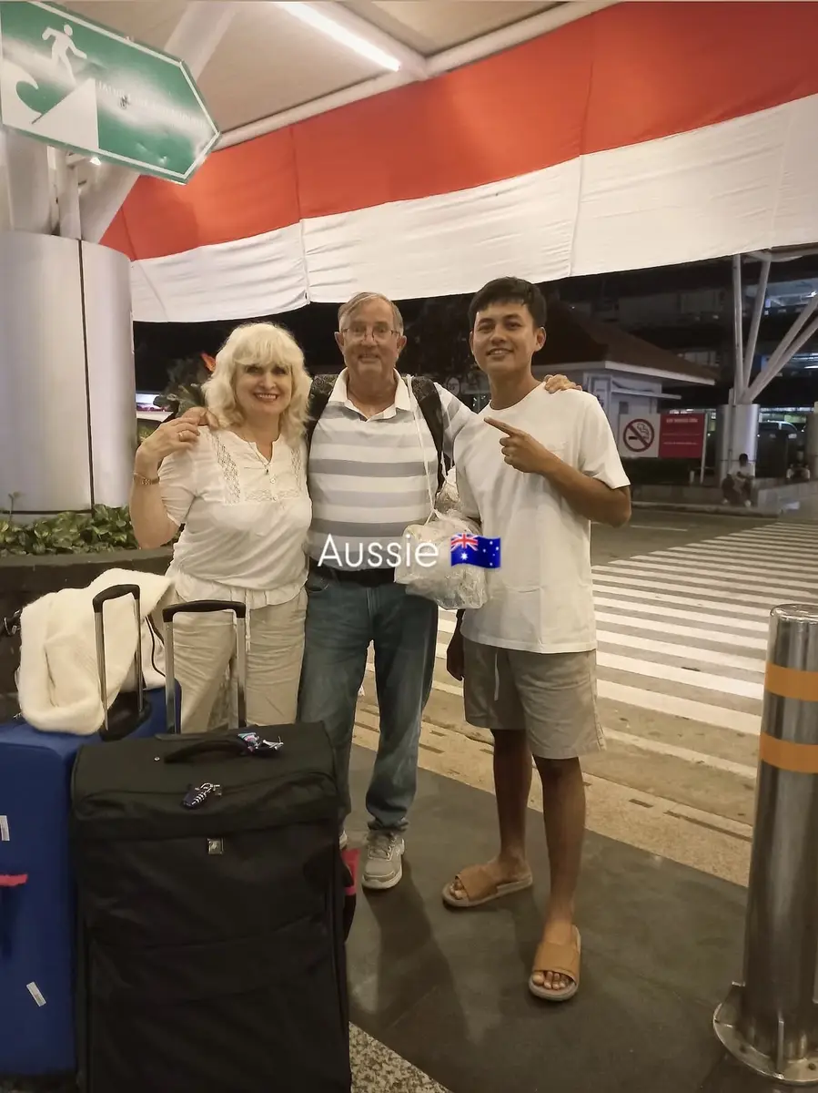 Lukman with tour guests in Bali, photo 9